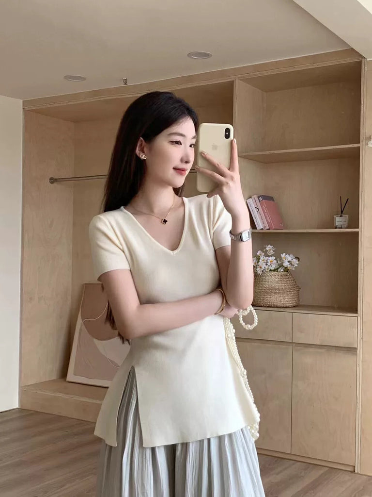 V- neck Side Slit Solid Knitted Top