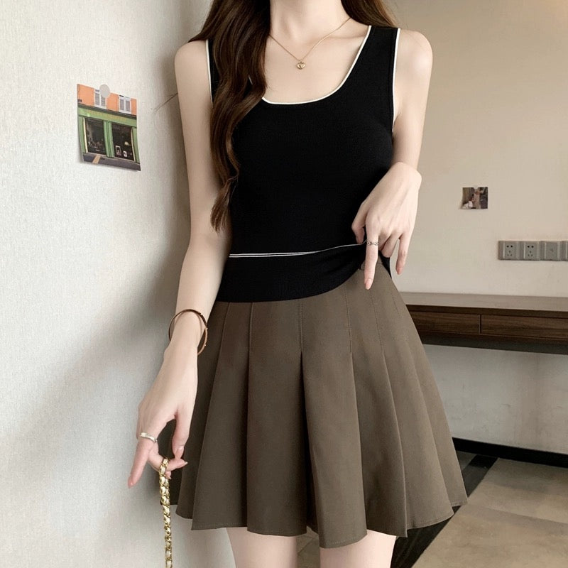 Round Neck Two Tone Trim Sleeveless Knitted Top