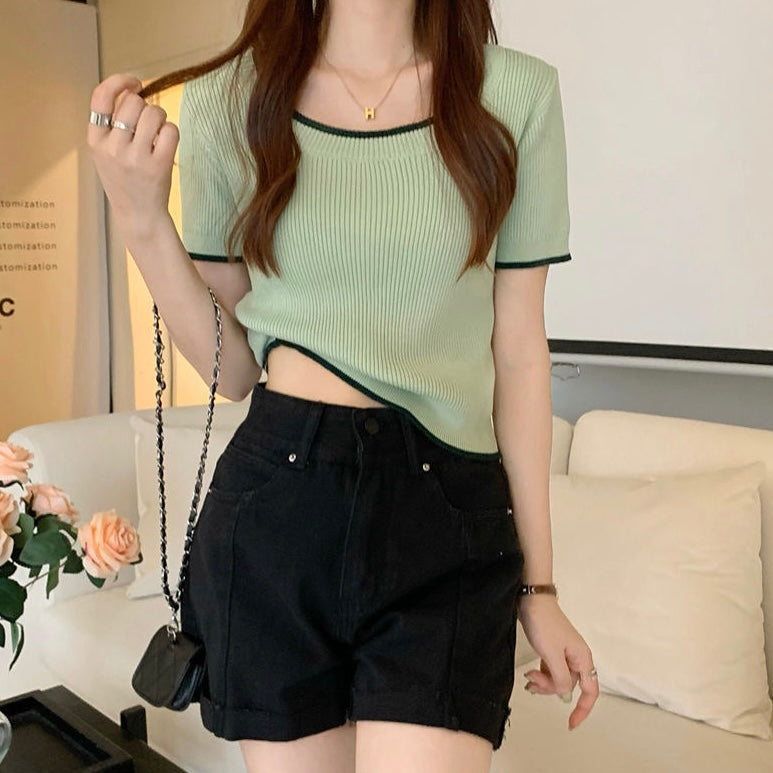 Simple Design Color Trim Knitted Top