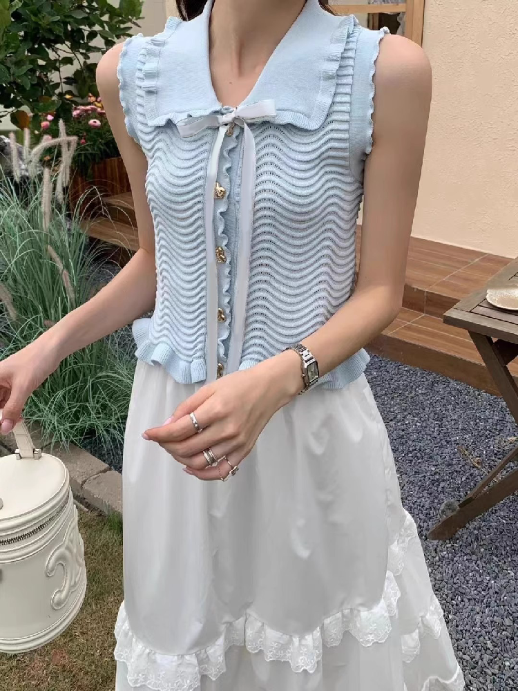 Heart Button Detail Collar Neck Wave Pattern Knitted Top