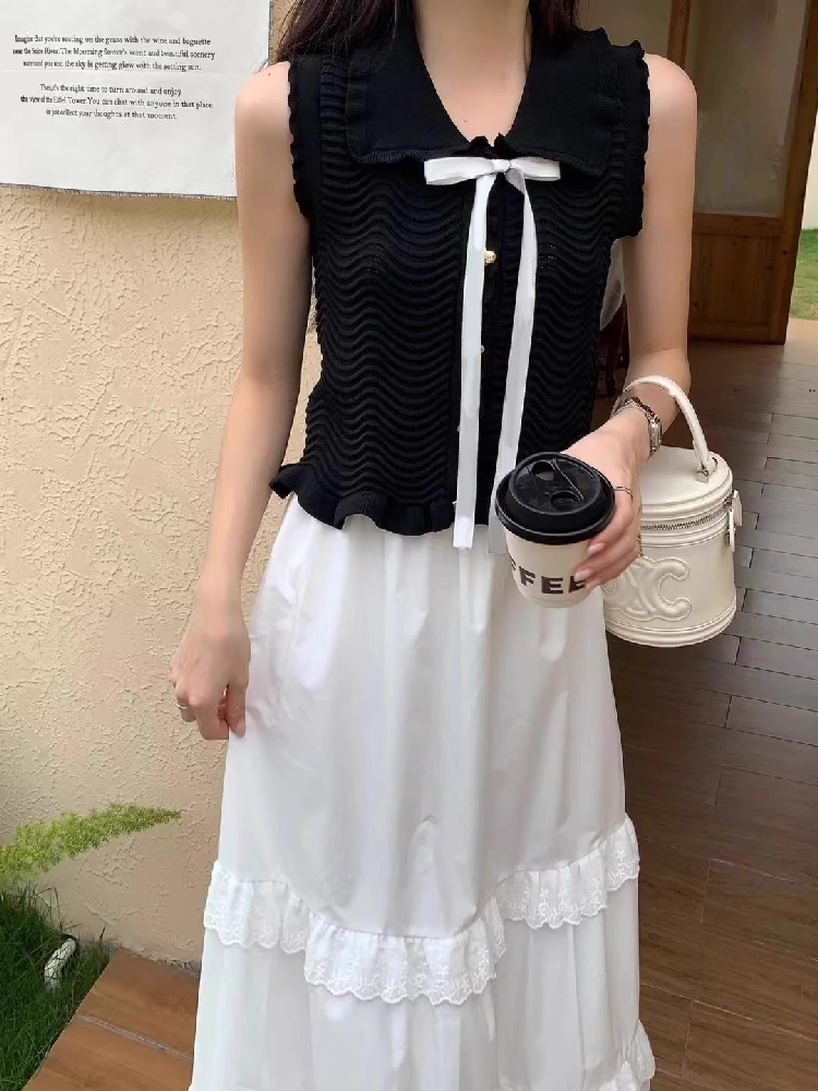 Heart Button Detail Collar Neck Wave Pattern Knitted Top