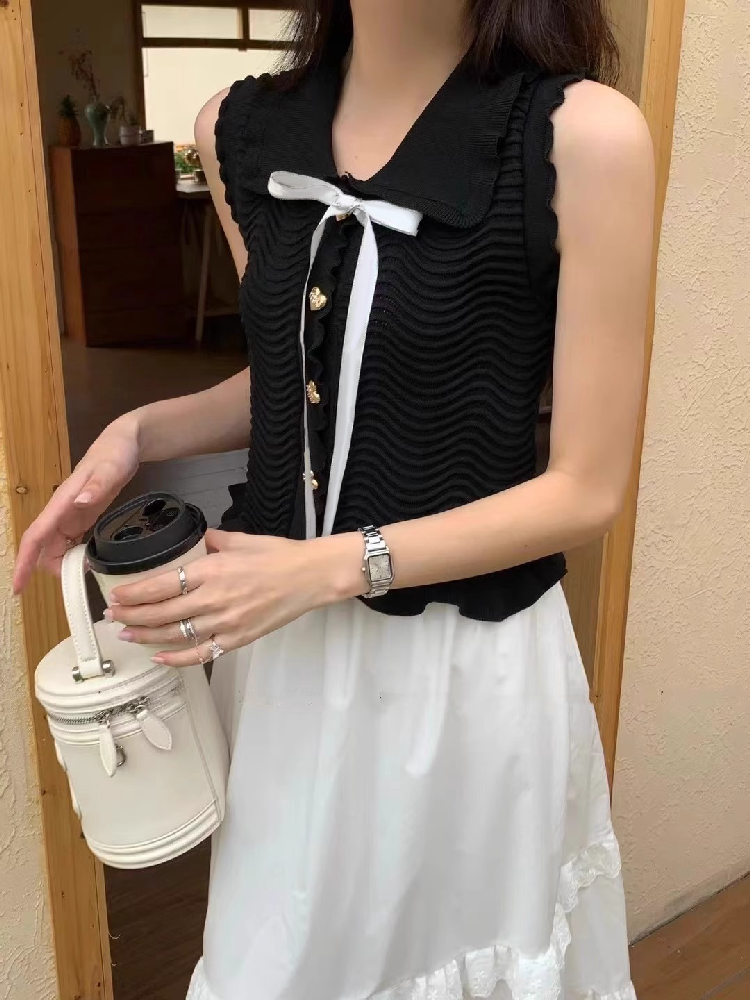 Heart Button Detail Collar Neck Wave Pattern Knitted Top
