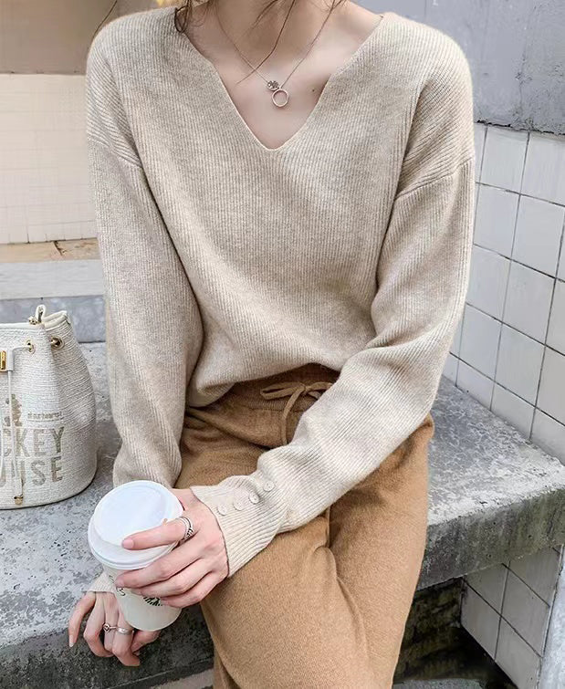 Button Detailed Long Sleeve V-neck Soft Knitted Top