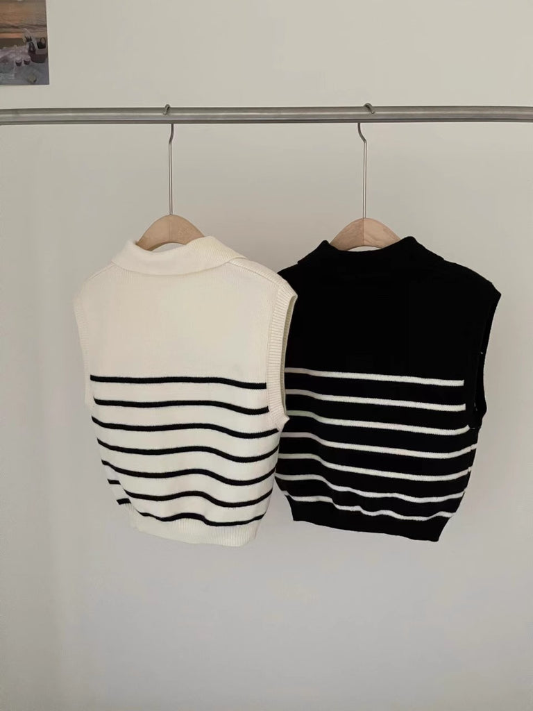 Zipper-up Collar Neck Stripe Sleeveless Knitted Top